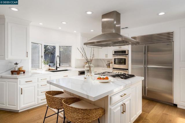 115 Camino Encanto, Danville CA: https://media.crmls.org/mediaz/e5ba23f2-50bb-4e5c-bf32-0717c4f20ff7.jpg