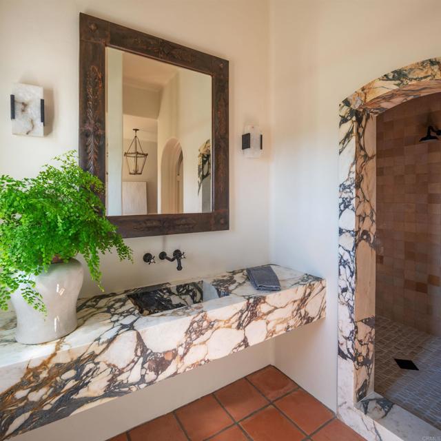 17484 El Vuelo, Rancho Santa Fe CA: https://media.crmls.org/mediaz/e5ba2e92-420f-4d2a-b81c-7cae68f6e983.jpg