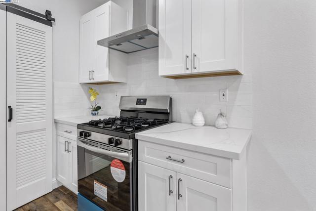 4189 Ogden Dr, Fremont CA: https://media.crmls.org/mediaz/e5ba58ca-1672-40ca-a0b7-b4f7c27b73b7.jpg