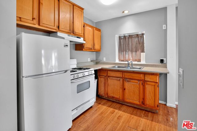 11154 Ventura Boulevard, Studio City CA: https://media.crmls.org/mediaz/e5ba89e5-ec73-4de5-9394-6c8ba18309b9.jpg