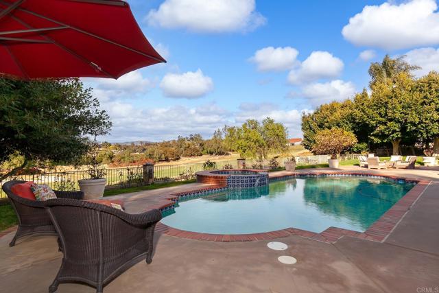 8374 St Andrews Rd, Rancho Santa Fe CA: https://media.crmls.org/mediaz/e5bafc96-b18f-47d2-a68d-3258b5211fe2.jpg