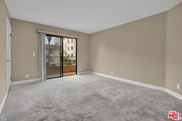 1633 S Bentley Avenue, West Los Angeles CA: https://media.crmls.org/mediaz/e5bb602e-fefe-4698-9ddc-4fcb702cbad5.jpg