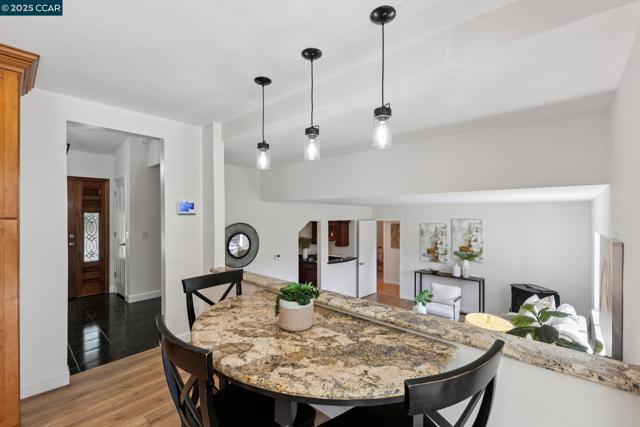 36 Playa Ct, San Ramon CA: https://media.crmls.org/mediaz/e5bb8e9a-185c-4ae1-b8ce-f002999a9f41.jpg