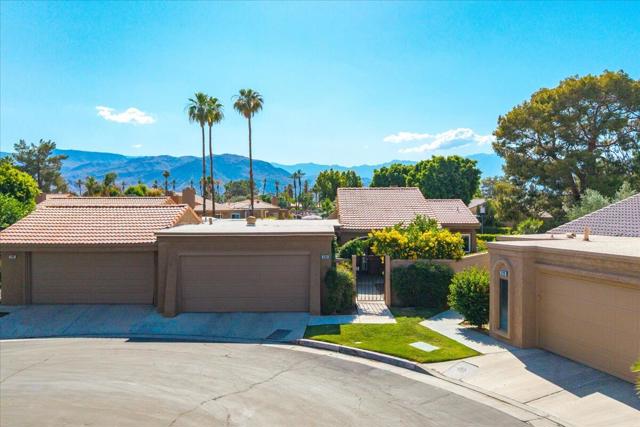 44289 Venice Court, Palm Desert CA: https://media.crmls.org/mediaz/e5bbc080-c18d-479f-8c72-6bcade8947f1.jpg