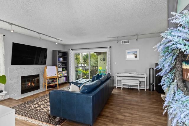 Detail Gallery Image 5 of 48 For 3580 Seahorn Cir, San Diego,  CA 92130 - 2 Beds | 2 Baths