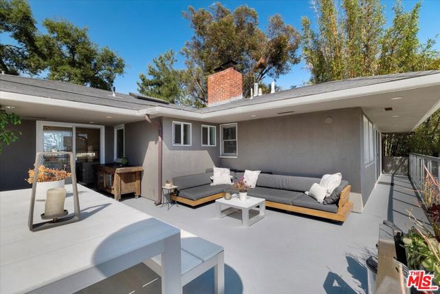 8809 Appian Way, Los Angeles CA: https://media.crmls.org/mediaz/e5bd323b-8277-4b79-9f0e-1bf90bd5dae9.jpg