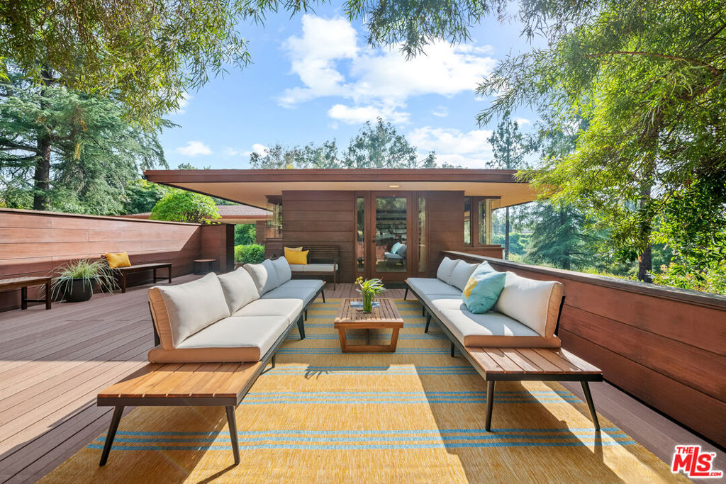 1915 Country Club Drive