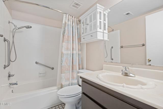 1310 Anza Court, Oxnard CA: https://media.crmls.org/mediaz/e5bd7407-0ce8-448c-9320-fb0bc5b159c0.jpg
