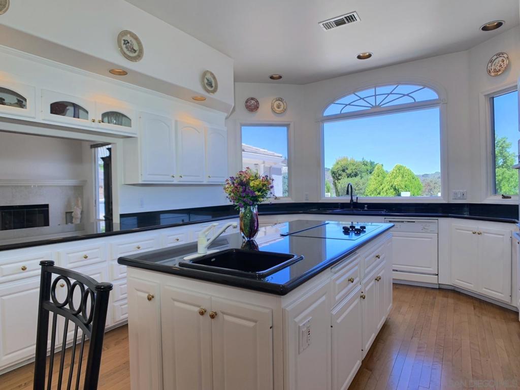 MLS #250034393SD img 28