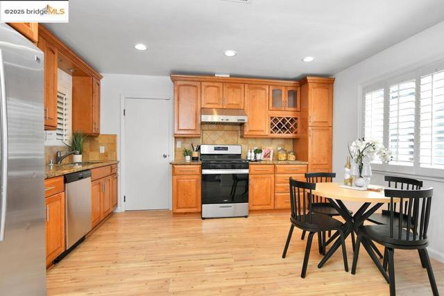 2449 Center Rd, Novato CA: https://media.crmls.org/mediaz/e5be139c-5dec-4269-91ec-9824e3c88789.jpg