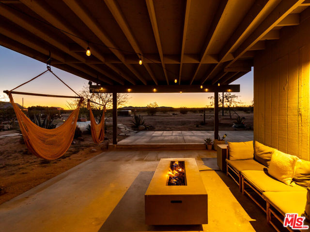 2724 Stonehill Avenue, Joshua Tree CA: https://media.crmls.org/mediaz/e5bf2239-c356-4532-a2a1-c86d56b7784b.jpg