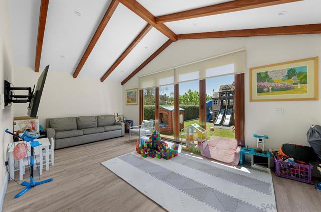 3928 La Cresta Way, Bonita CA: https://media.crmls.org/mediaz/e5c0ba07-5a25-492d-bb98-35fcbb58a269.jpg
