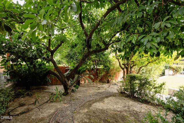5008 La Canada Boulevard, La Canada Flintridge CA: https://media.crmls.org/mediaz/e5c12586-8af4-4bb1-a764-3778986380c6.jpg