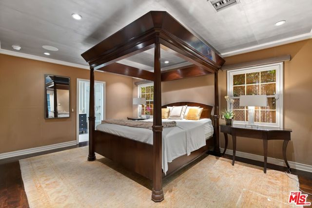 9053 Elevado Street, West Hollywood CA: https://media.crmls.org/mediaz/e5c20d62-15f7-4910-aa1d-9c6928c64182.jpg