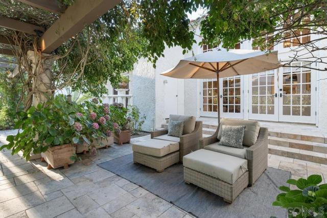 3247 Cerros Redondos, Rancho Santa Fe CA: https://media.crmls.org/mediaz/e5c23700-d992-43d3-9928-8962bb6b4085.jpg