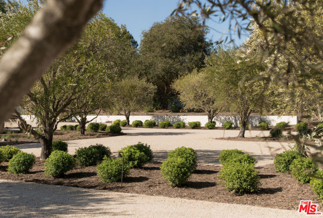 4200 Marina Drive, Santa Barbara CA: https://media.crmls.org/mediaz/e5c2df38-8d74-4691-923a-82c141e1e9f9.jpg