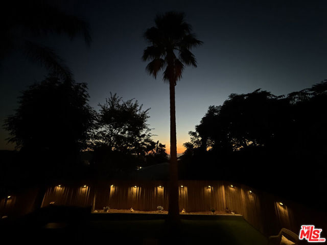 10315 Fairgrove Avenue, Tujunga CA: https://media.crmls.org/mediaz/e5c2e2e0-b28a-4d21-b528-592b39e7b5c7.jpg