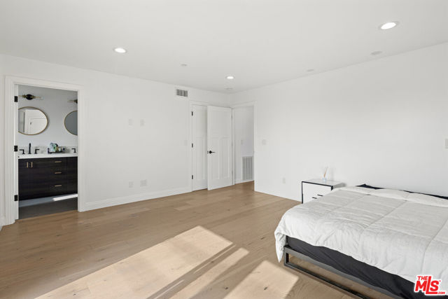 7365 Waring Avenue, Los Angeles CA: https://media.crmls.org/mediaz/e5c302a0-089e-408c-b4b9-310c092ae149.jpg