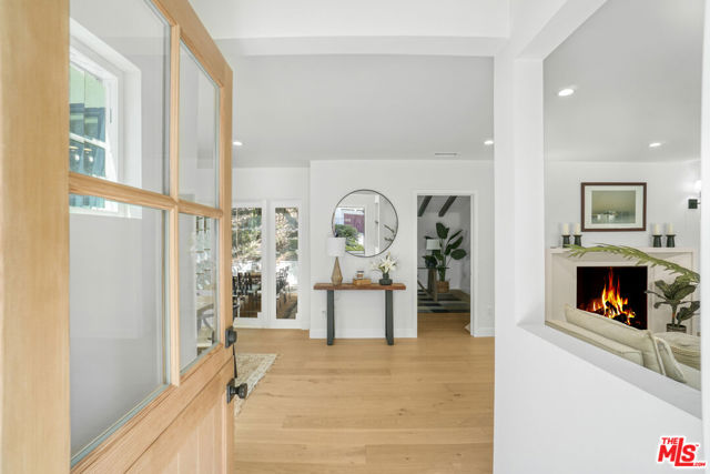 1831 Benedict Canyon Drive, Beverly Hills CA: https://media.crmls.org/mediaz/e5c31cc6-219d-4cc6-919e-62dae17296d9.jpg