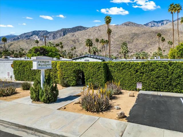 1595 S Indian Trail, Palm Springs CA: https://media.crmls.org/mediaz/e5c3234c-519b-4729-8171-3089430b8898.jpg