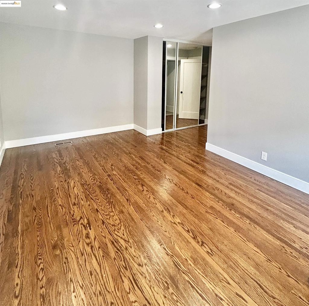 https://media.crmls.org/mediaz/e5c448f5-4730-4730-b97b-afda3a5403d7.jpg?preset=X-Large