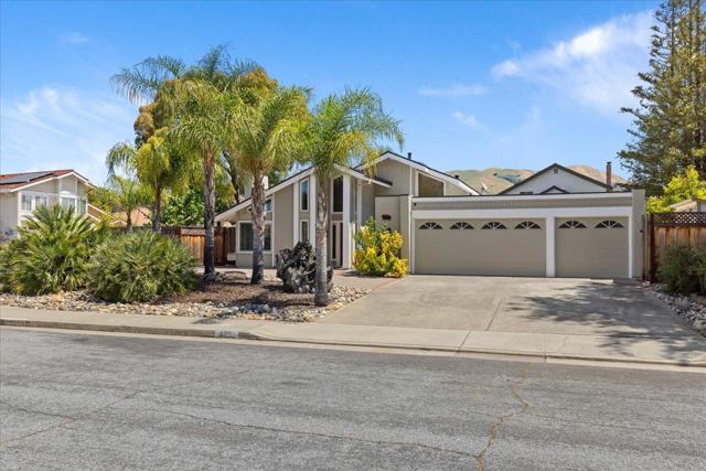 848 Pretoria Court, San Jose CA: https://media.crmls.org/mediaz/e5c4a742-2037-4d2a-900a-83328c722644.jpg
