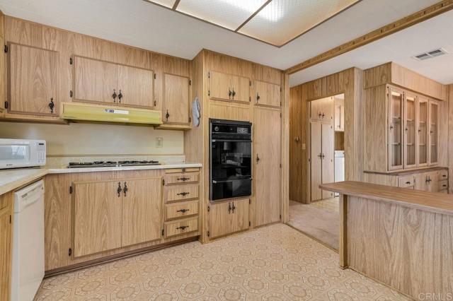 Detail Gallery Image 45 of 49 For 1506 Oak Dr #4,  Vista,  CA 92084 - 2 Beds | 2 Baths