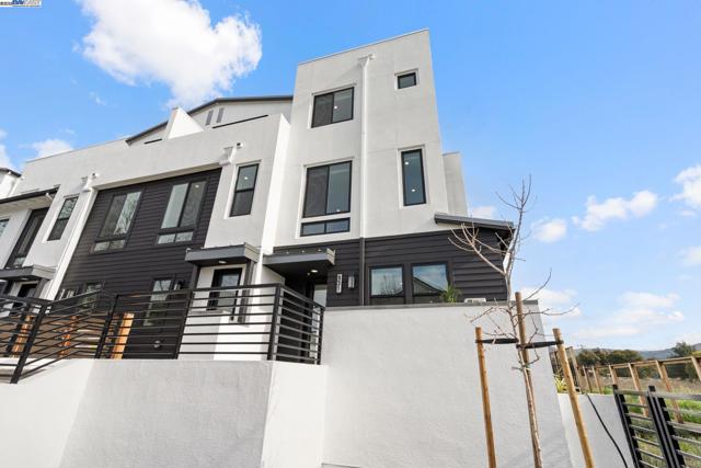 985 Harcot Court, San Jose CA: https://media.crmls.org/mediaz/e5c5e4b1-6f63-427d-a527-c8d5426a6c94.jpg