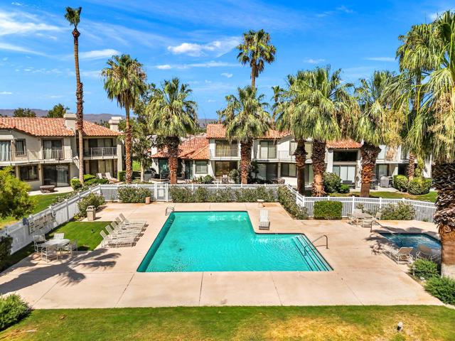 79822 Olympia Fields, La Quinta CA: https://media.crmls.org/mediaz/e5c60291-f484-4f7f-8098-19e99fa7c66f.jpg