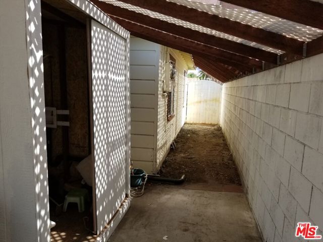 11059 CALIFA Street photo 25