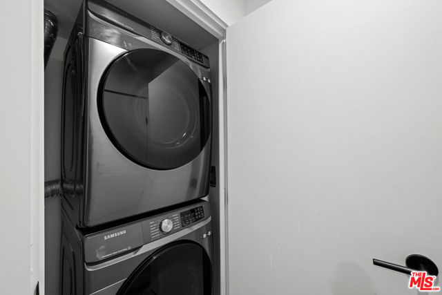 841 N Mccadden Pl, Los Angeles CA: https://media.crmls.org/mediaz/e5c7bfc9-77b5-4fbe-a2f1-c14562c9f288.jpg