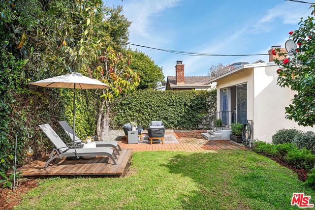 11319 Rose Avenue, Los Angeles CA: https://media.crmls.org/mediaz/e5c80619-5f16-4783-856b-59b7c6de12ad.jpg