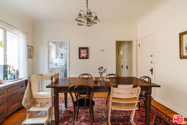 4426 Price Street, Los Angeles CA: https://media.crmls.org/mediaz/e5c84dd6-7e97-4653-8365-dcf43eafc2f1.jpg
