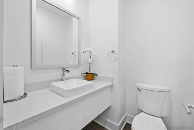 2335 Aperture Circle, San Diego CA: https://media.crmls.org/mediaz/e5c89a14-d784-47ac-adb9-363e293a4d30.jpg