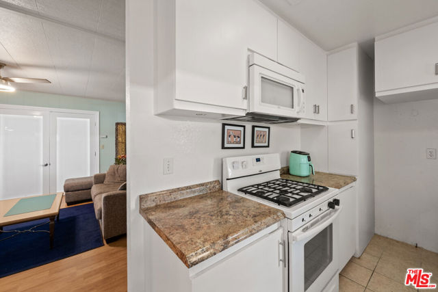 395 Wolf Lane, Cathedral City CA: https://media.crmls.org/mediaz/e5c8a729-2ce3-4af0-9f98-c615ae3288be.jpg