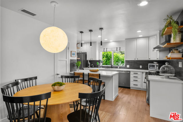 3775 Ashwood Avenue, Los Angeles CA: https://media.crmls.org/mediaz/e5c8ebec-fdc8-4c09-9524-3a25ab6cbf05.jpg