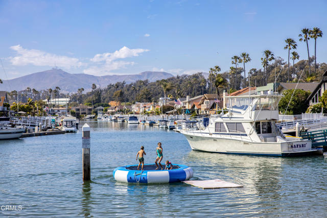 2666 Bayshore Avenue, Ventura CA: https://media.crmls.org/mediaz/e5c93f25-fc95-4d94-a5f3-e2b02c943dad.jpg