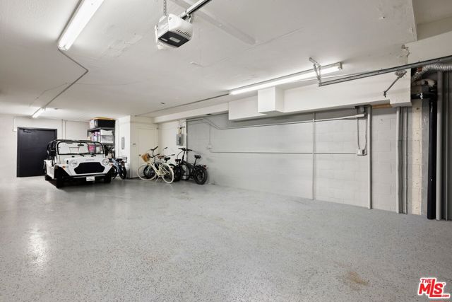 2014 Pacific Avenue, Venice CA: https://media.crmls.org/mediaz/e5ca08b2-4ef0-48ad-b382-9ace185d85ad.jpg