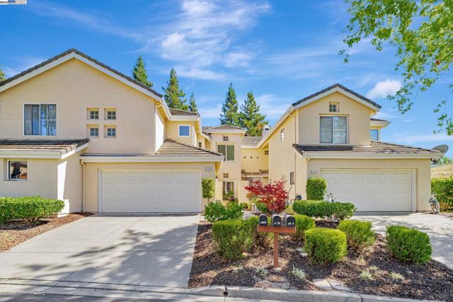 6192 Lakeview Cir, San Ramon CA: https://media.crmls.org/mediaz/e5ca21a9-bb21-4a81-81b9-cdef473ac0e8.jpg
