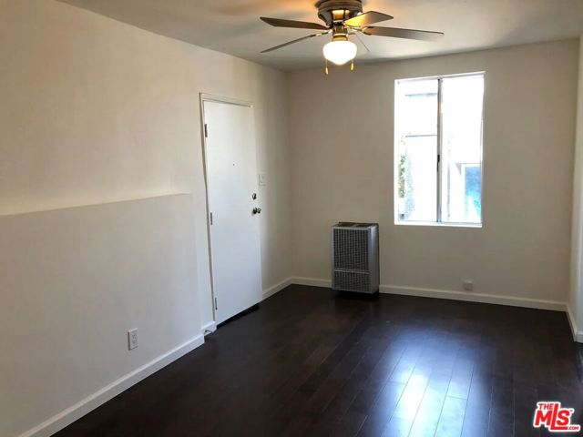 834 Laguna Avenue, Los Angeles CA: https://media.crmls.org/mediaz/e5ca75ad-344a-4bdf-995d-5b93e943d606.jpg