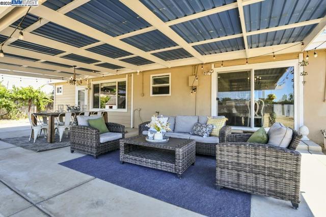 1941 Eden Plains Rd, Brentwood CA: https://media.crmls.org/mediaz/e5ca905e-1460-4bb6-82ec-f04ab5680fba.jpg