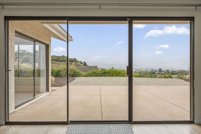 7024 Meadowview Court, Ventura CA: https://media.crmls.org/mediaz/e5caa2ff-1b47-4367-8071-103d7a3b6dff.jpg
