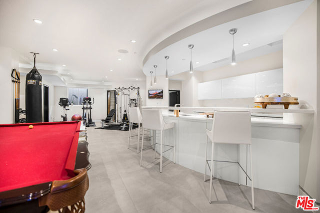 2501 Zorada Drive, Los Angeles CA: https://media.crmls.org/mediaz/e5cb4918-53be-44ae-b081-e30f04a9079a.jpg