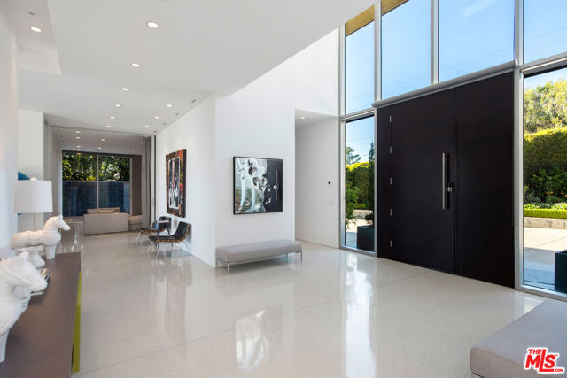 1290 Angelo Drive, Beverly Hills CA: https://media.crmls.org/mediaz/e5cb6a11-d979-42dd-9a40-e5b6ffbd1f61.jpg