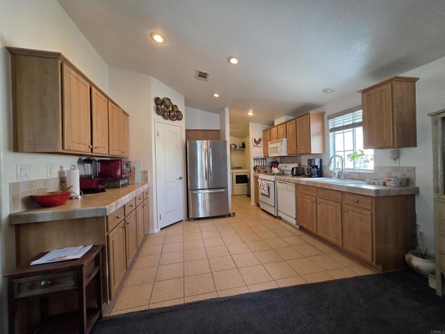 Detail Gallery Image 12 of 31 For 450 E Bradley Ave Spc 144,  El Cajon,  CA 92021 - 2 Beds | 2 Baths