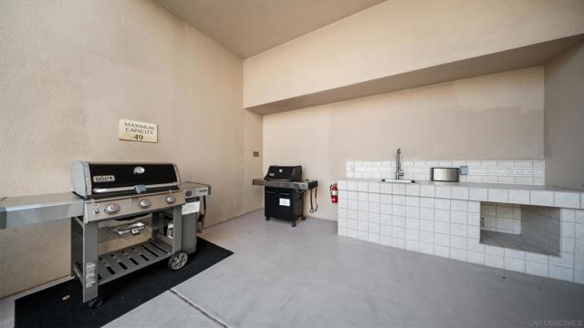 655 india St, San Diego CA: https://media.crmls.org/mediaz/e5cc363b-a71a-4222-8fe2-2d3d59f24a88.jpg