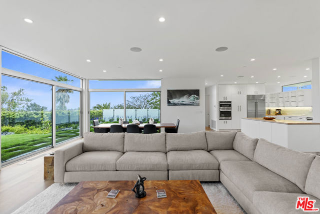 5738 Busch Drive, Malibu CA: https://media.crmls.org/mediaz/e5cc9186-e2b7-407c-9e83-9f14db0110a9.jpg