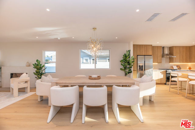5325 S Victoria Avenue, Los Angeles CA: https://media.crmls.org/mediaz/e5cd7a09-9686-4431-abf1-baf283122254.jpg