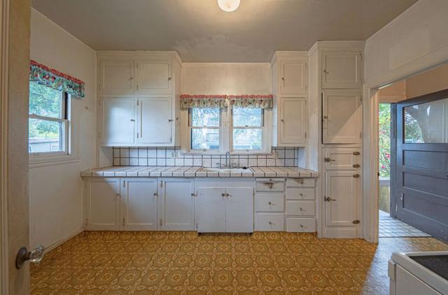 4705 Crystal Street, Capitola CA: https://media.crmls.org/mediaz/e5cd7d36-dfa4-403c-b382-db5a91940666.jpg