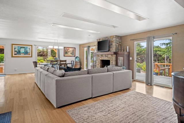 25750 Rio Vista Drive, Carmel CA: https://media.crmls.org/mediaz/e5cdcfda-0b9c-42e7-8cfd-70676087077a.jpg